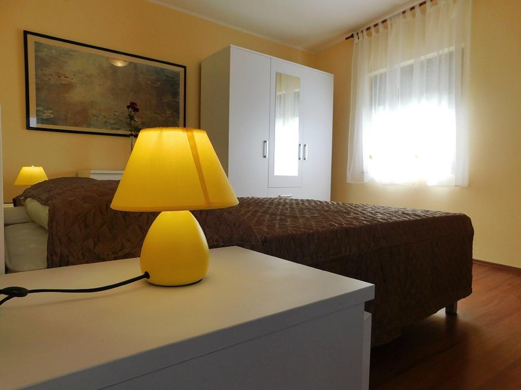 Apartments Danilo 48 พูลา ภายนอก รูปภาพ